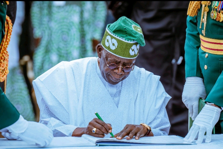 Tinubu Seeks Another N40 Trillion Foreign Loans as Nigeria’s Revenue Crashes Amidst Investors’ Exodus